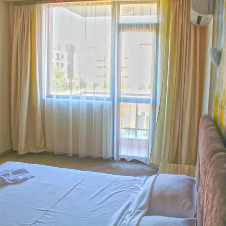 Flamingo Hotel 3*